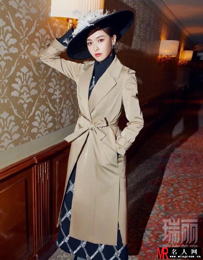 唐嫣最新封面大片 穿纱裙秀大长腿女人味十足(1)