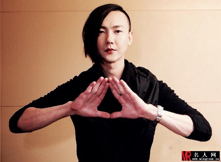 音乐创作天才黄义达 个性霸气童颜依旧(1)