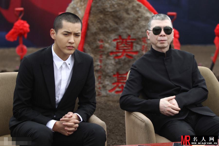 吴亦凡现身电影公社 军装LOOK帅呆(1)