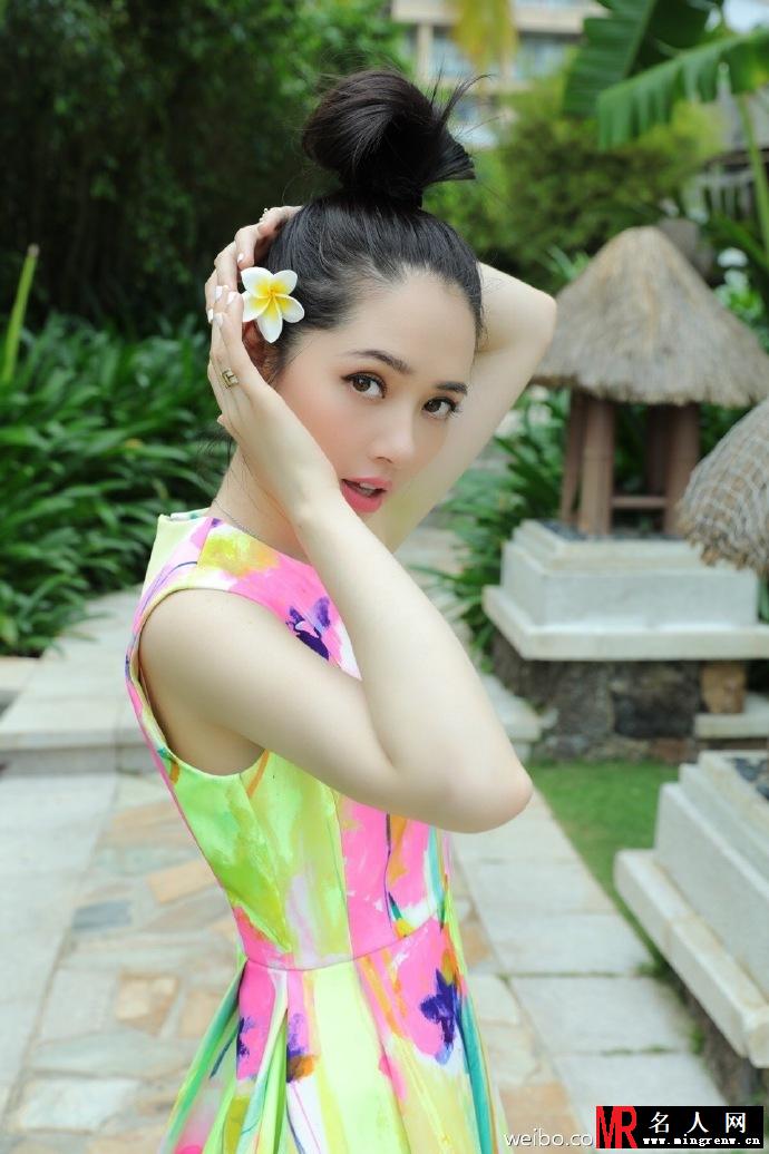 郭碧婷晒度假照 夏日中流露一丝清凉(1)