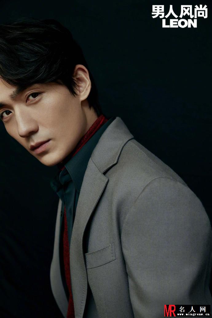 朱一龙写真简约大气 演绎轻熟男魅力(1)
