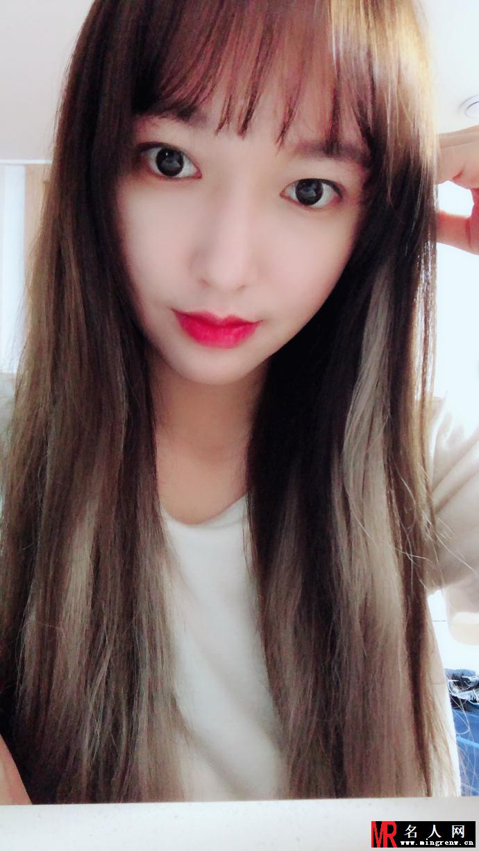 程潇渔夫帽自拍  嘟嘴卖萌演绎元气少女(1)
