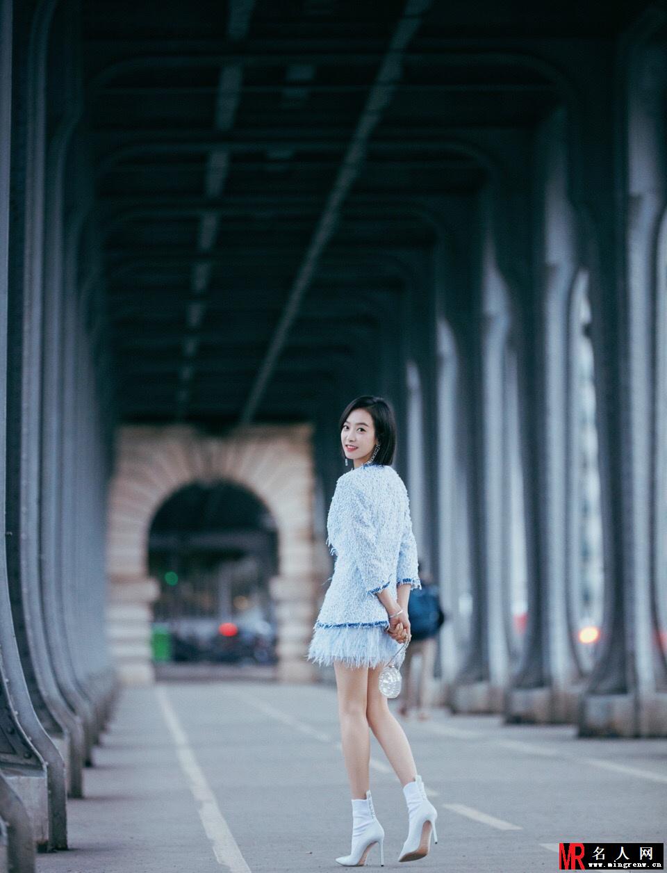 宋茜助阵Chanel巴黎大秀 蓝色套装清丽优雅大秀美腿(1)
