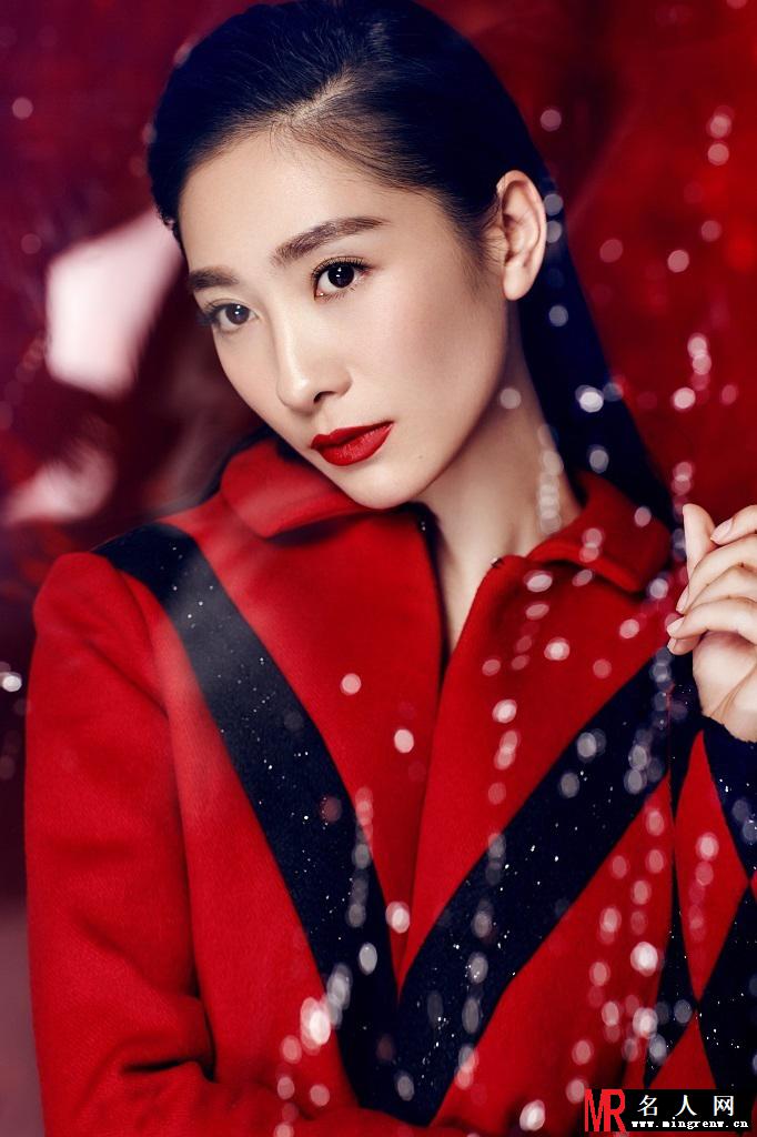 陶昕然新春写真 冷艳娇娃气场胜女王(1)