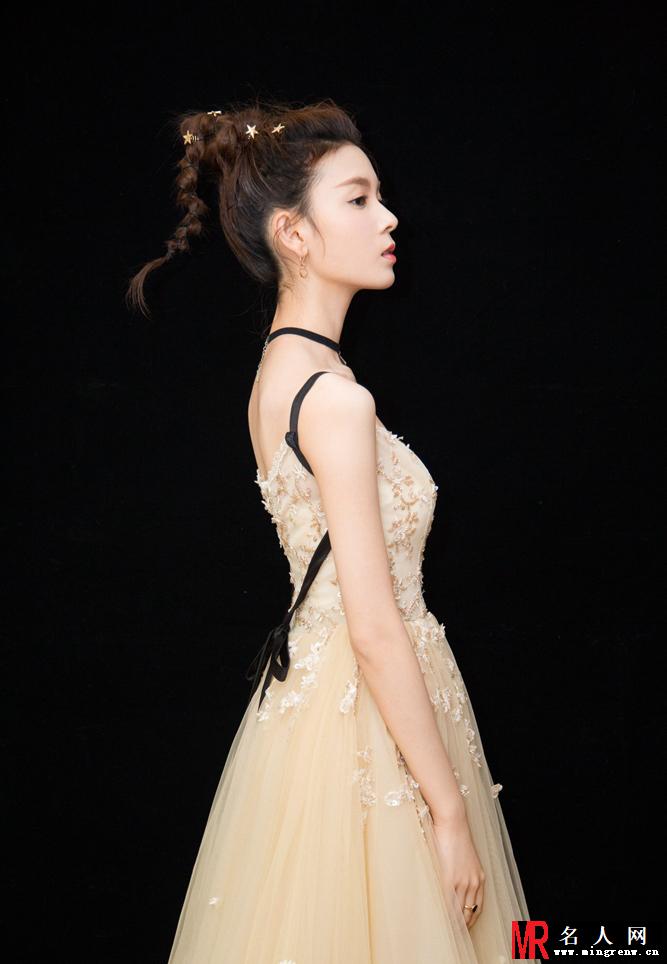 90后小花陈瑶变身小仙女 一双灿若星辰的双眼十足迷人(1)