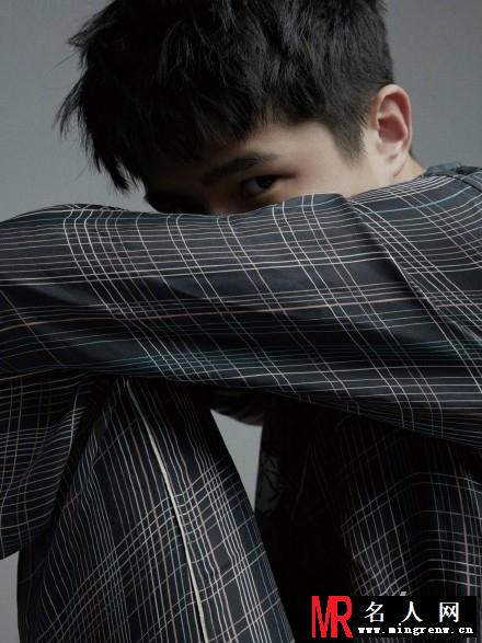 刘昊然黑白款写真 展现小男人别样魅力(1)