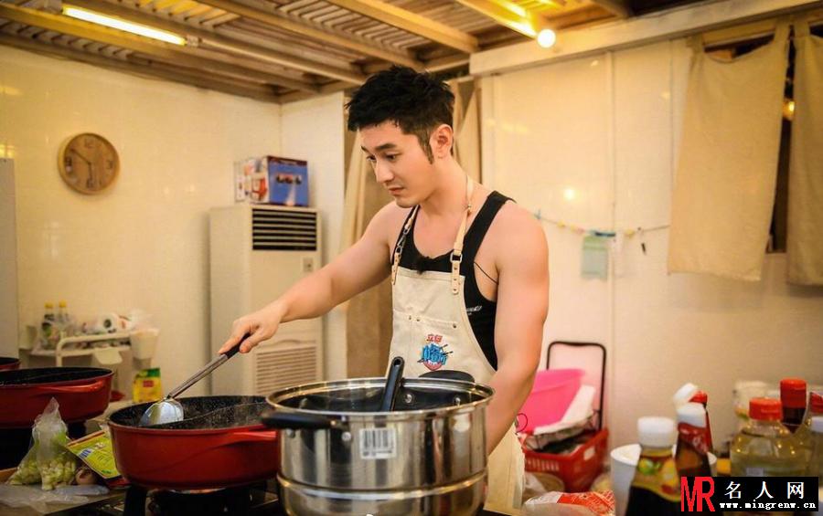 黄晓明担任厨师 网友声称能减肥算我输！(1)