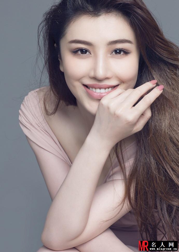 刘翔前妻葛天火辣写真 低胸深V十分性感(1)