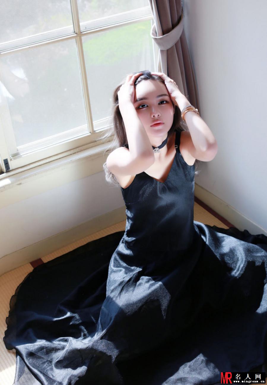 罗志祥女友周扬青晒照 身穿唯美裙尽显淑女气质(1)