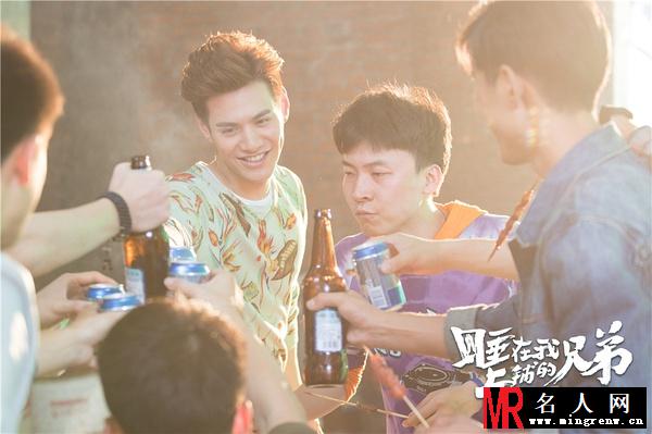 睡在我上铺的兄弟李大鹏剧照(1)