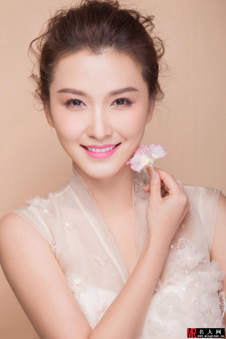 徐洁儿春日唯美写真 笑容明媚暖意袭人(1)