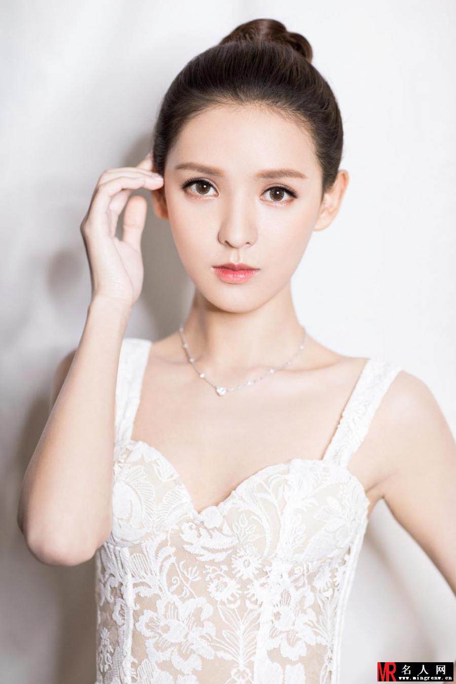 思聪最美前女友张予曦亮相 尽显纯洁优雅(1)