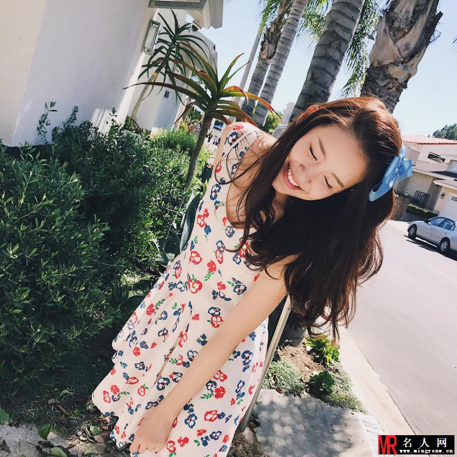 辣妈张子萱短裙秀长腿 超有少女感(1)