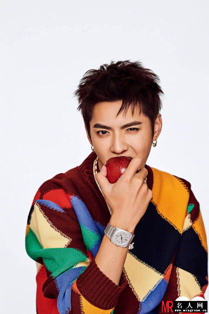 吴亦凡最新写真演绎中国风  黑白拼色唐装也很嘻哈范(1)