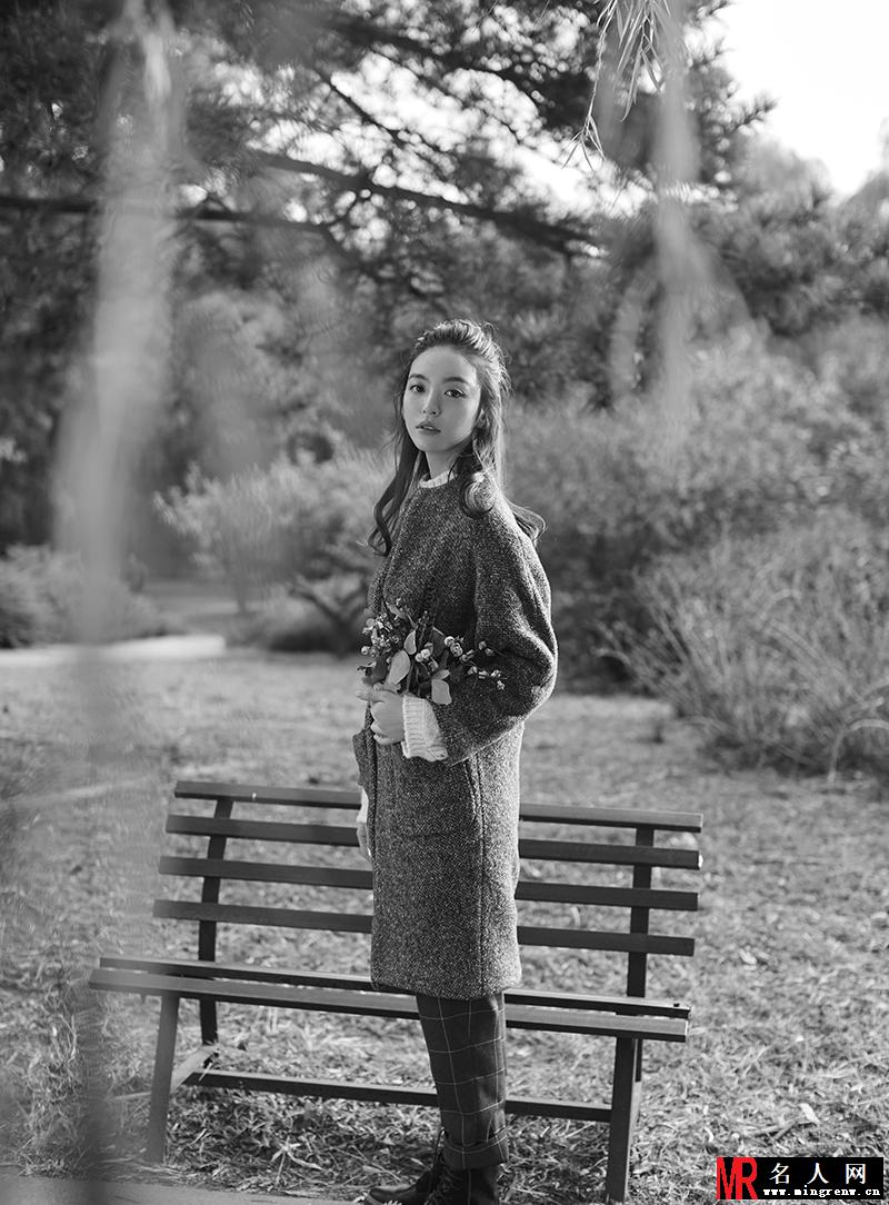 新晋小花尤靖茹初冬写真曝光 在阳光下更显文艺唯美(1)