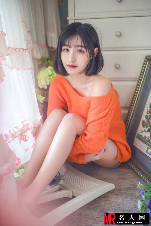 陈一雯休闲慵懒风写真 小露香肩甜美动人(1)