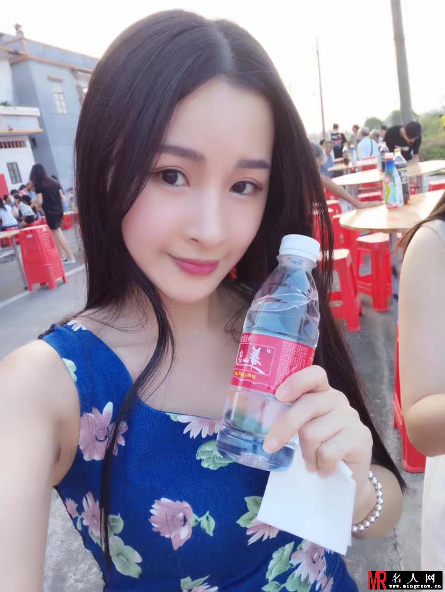 网络女主播酷似林依晨走红 海量生活照曝光(1)