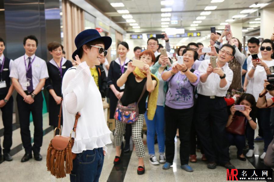 孙俪抵达台湾机场 为《芈月传》开播助阵(1)