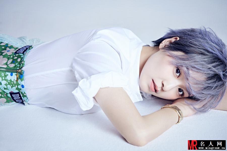 王思思清新写真 妆容精致气质脱俗(1)