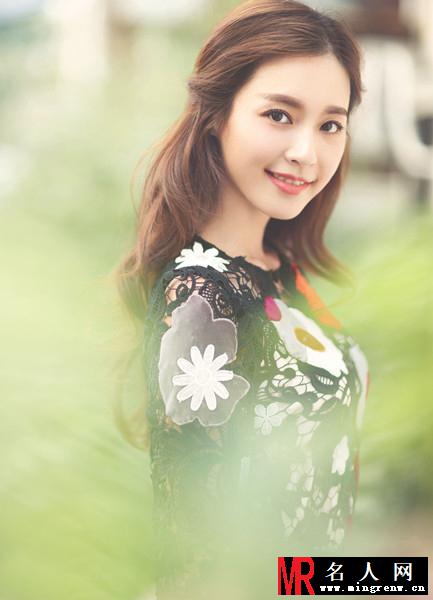 吴佳尼唯美写真 笑容温柔宛如春风(1)