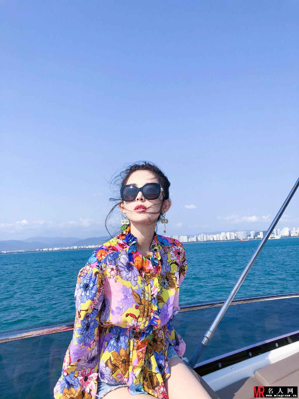 古力娜扎性感动人度假写真图片(1)