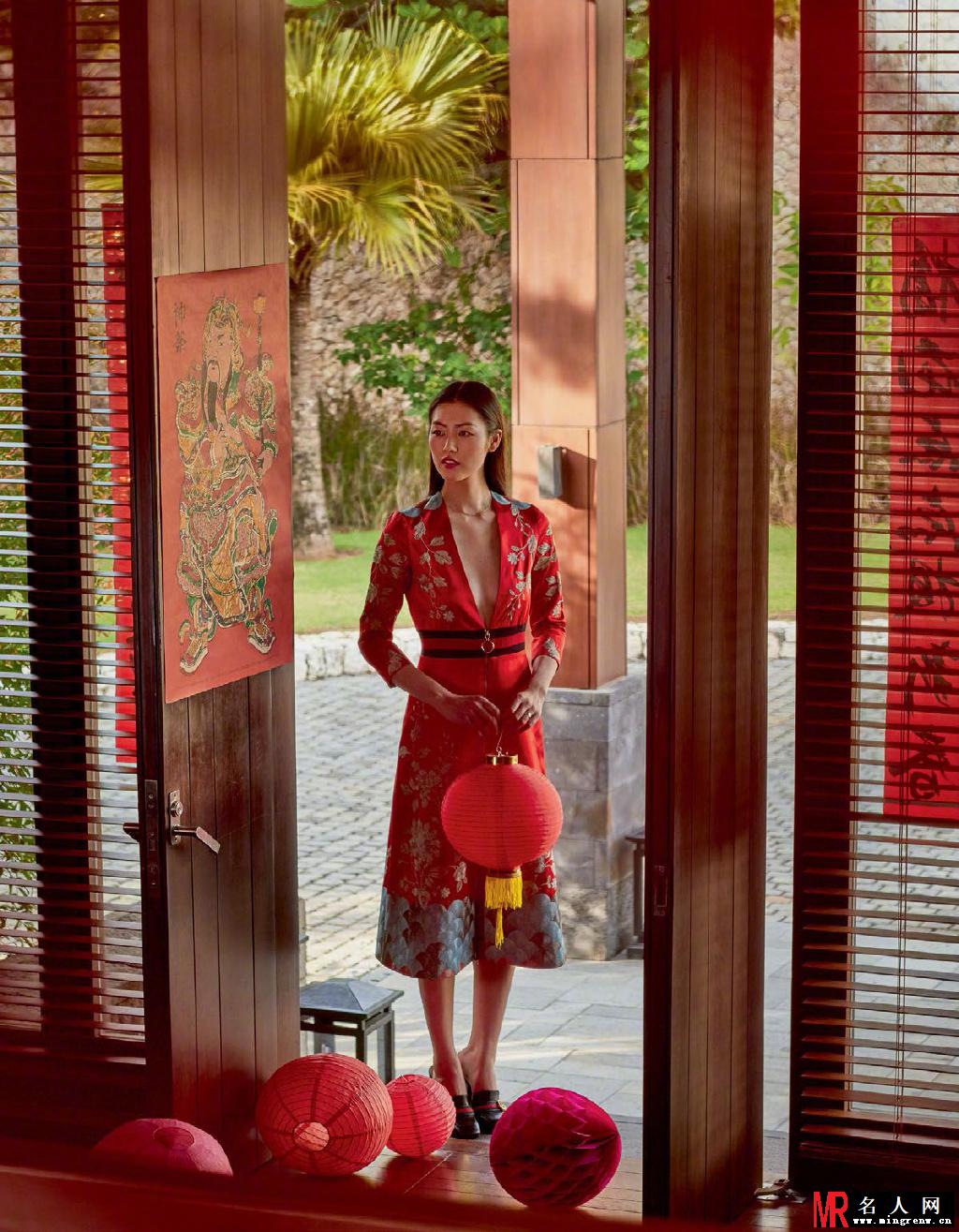 刘雯新年写真曝光 红衣红唇红景红红火火过新年(1)