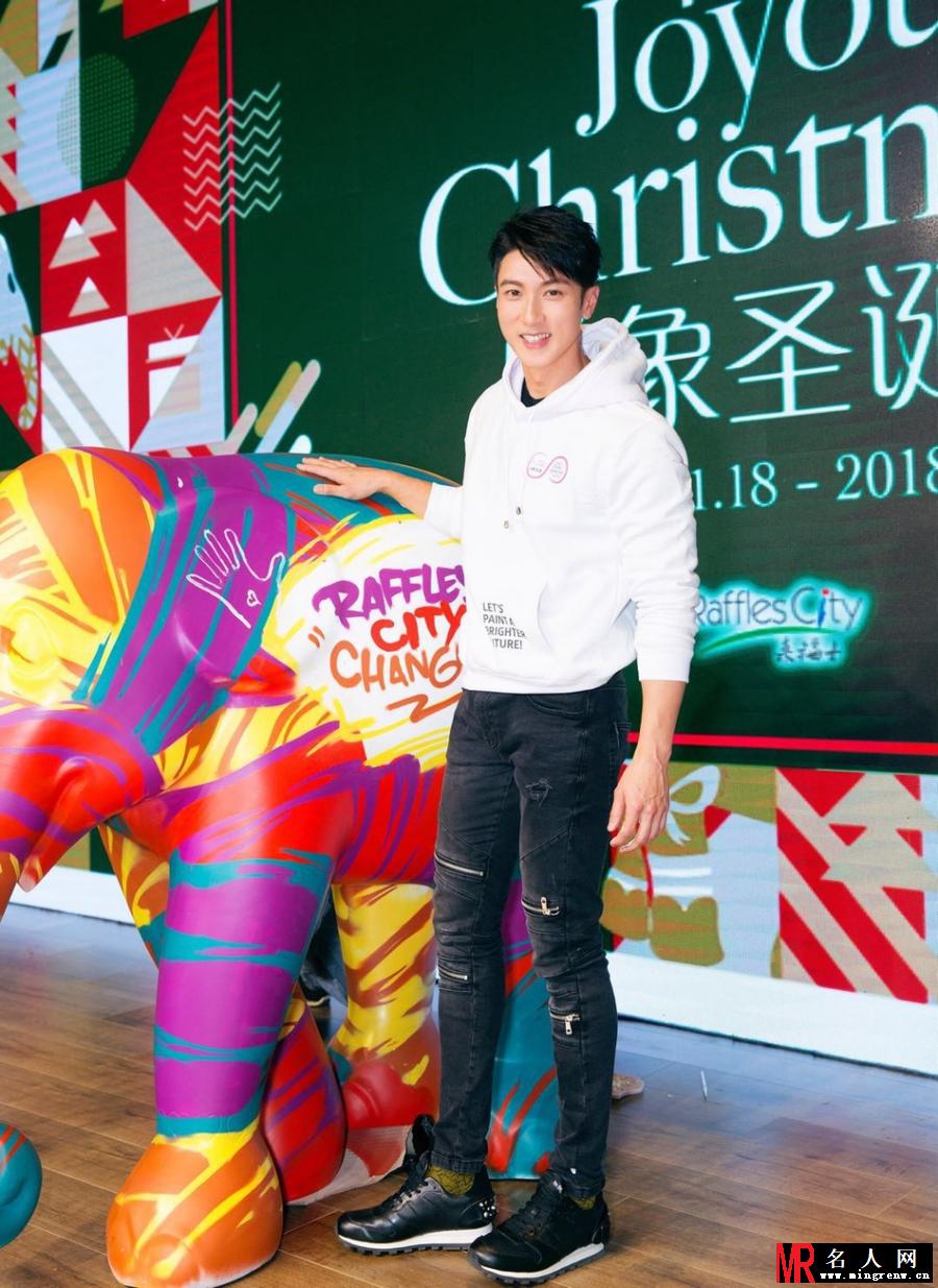 “全能暖爸”吴尊出席公益活动 梦想”与“公益”两不误(1)