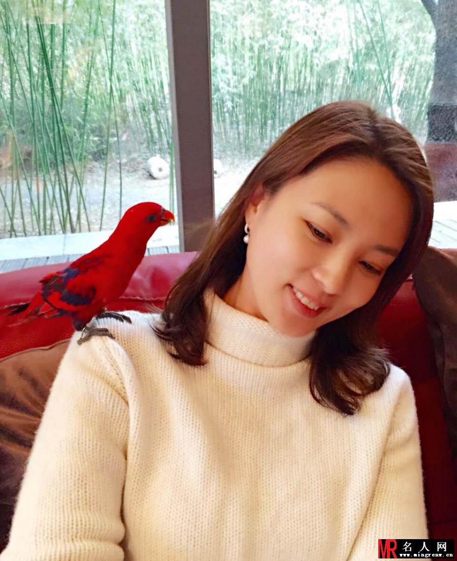央视主持人刘芳菲 曾被封央视内部台花(1)