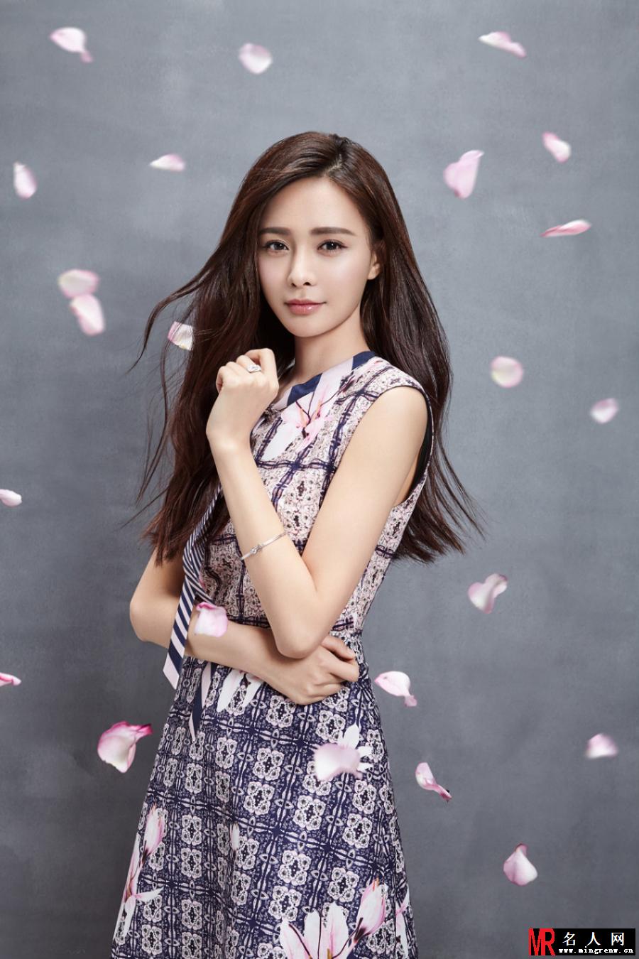 沈梦辰封面大片 沉静优雅女神范儿(1)
