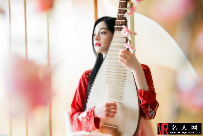 周洁琼古装扮温婉动人 娇美回眸俏兮盼兮(1)