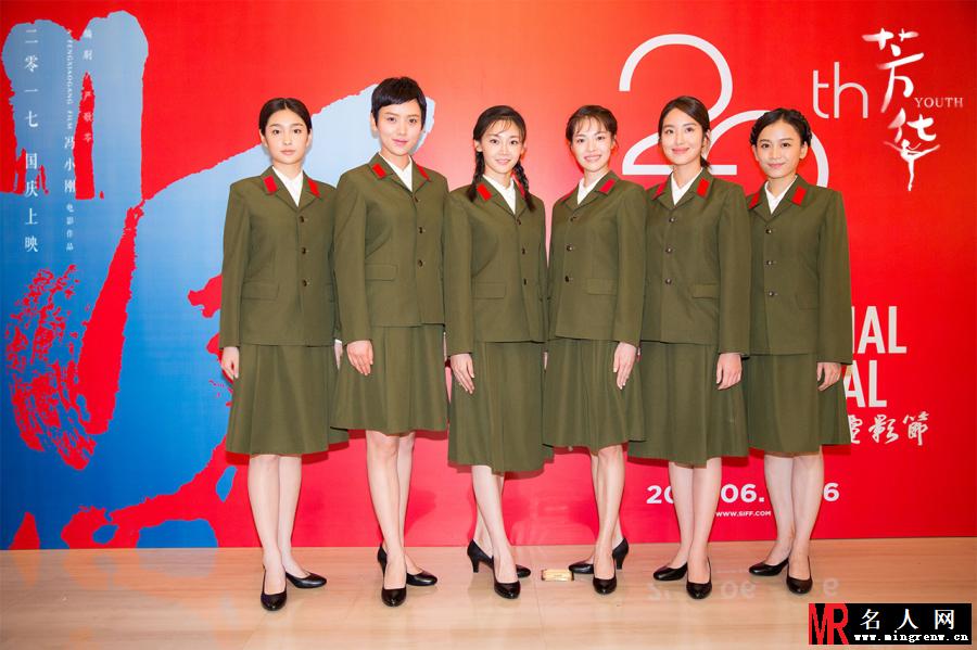 冯小刚《芳华》“姿·色”版海报 冯女郎上演美腿杀(1)