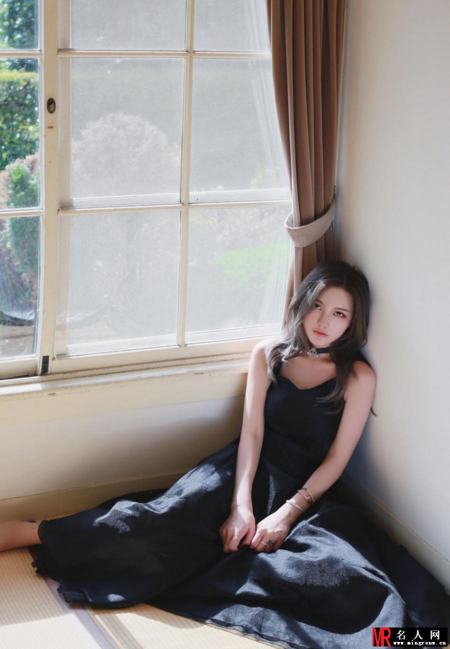 罗志祥女友周扬青晒照 身穿唯美裙尽显淑女气质(1)