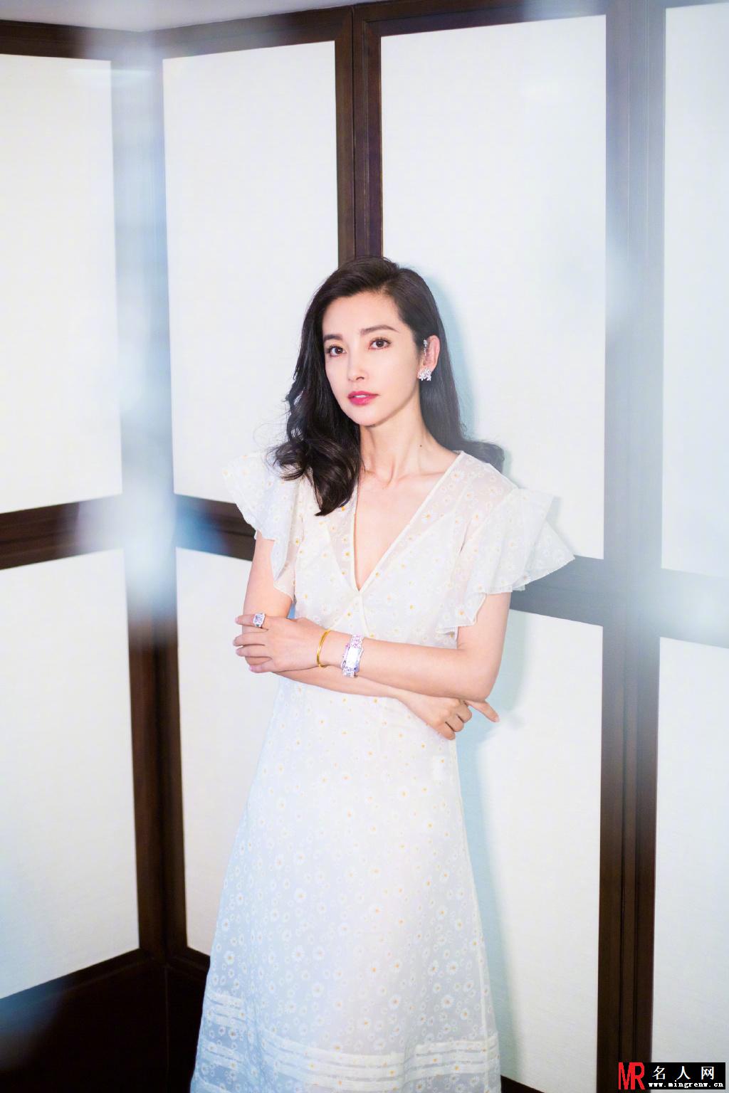 李冰冰最新造型图集 卷发红唇尽显柔美气质(1)