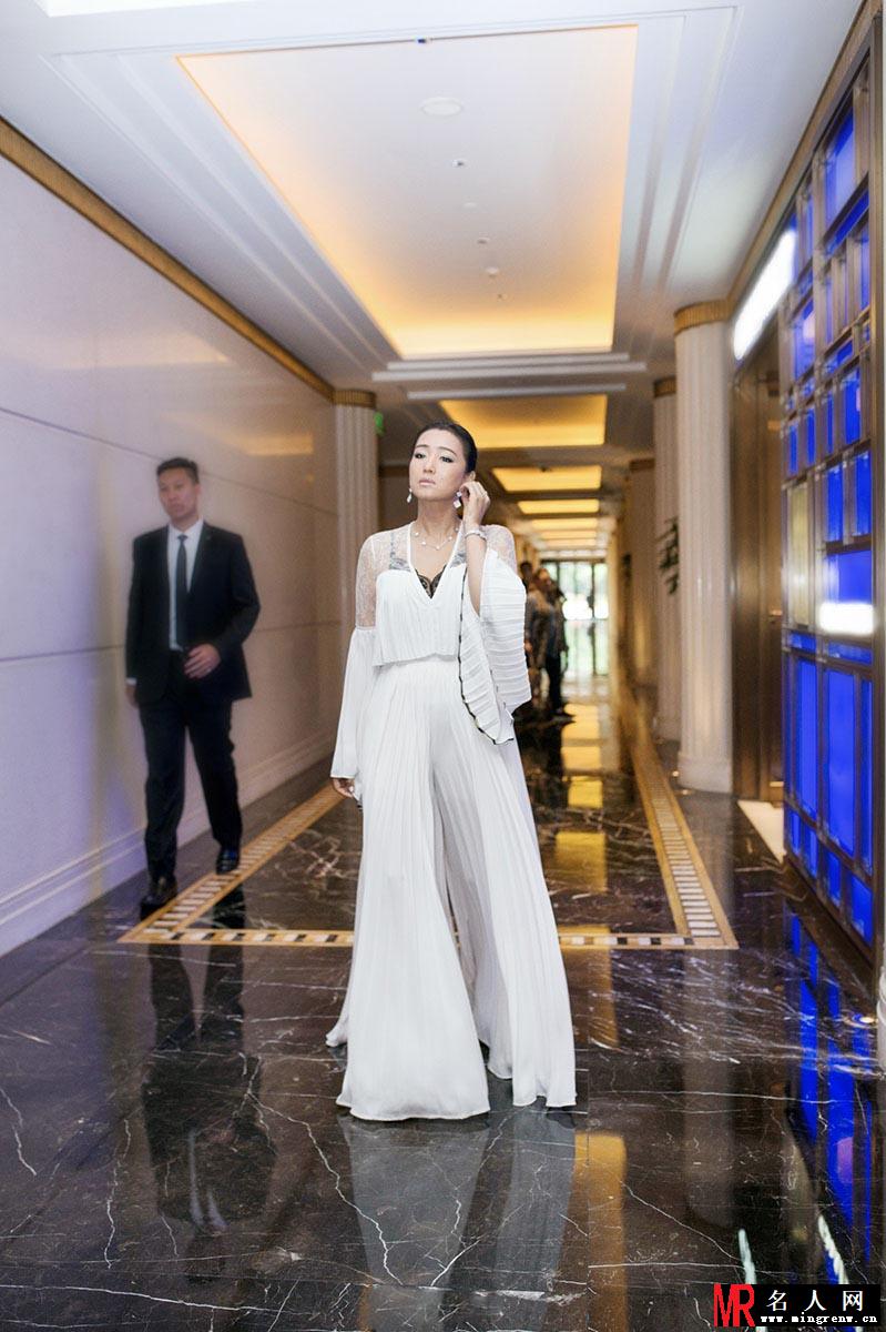 巩俐女皇范儿现身出席活动 尽显帝王霸气(1)