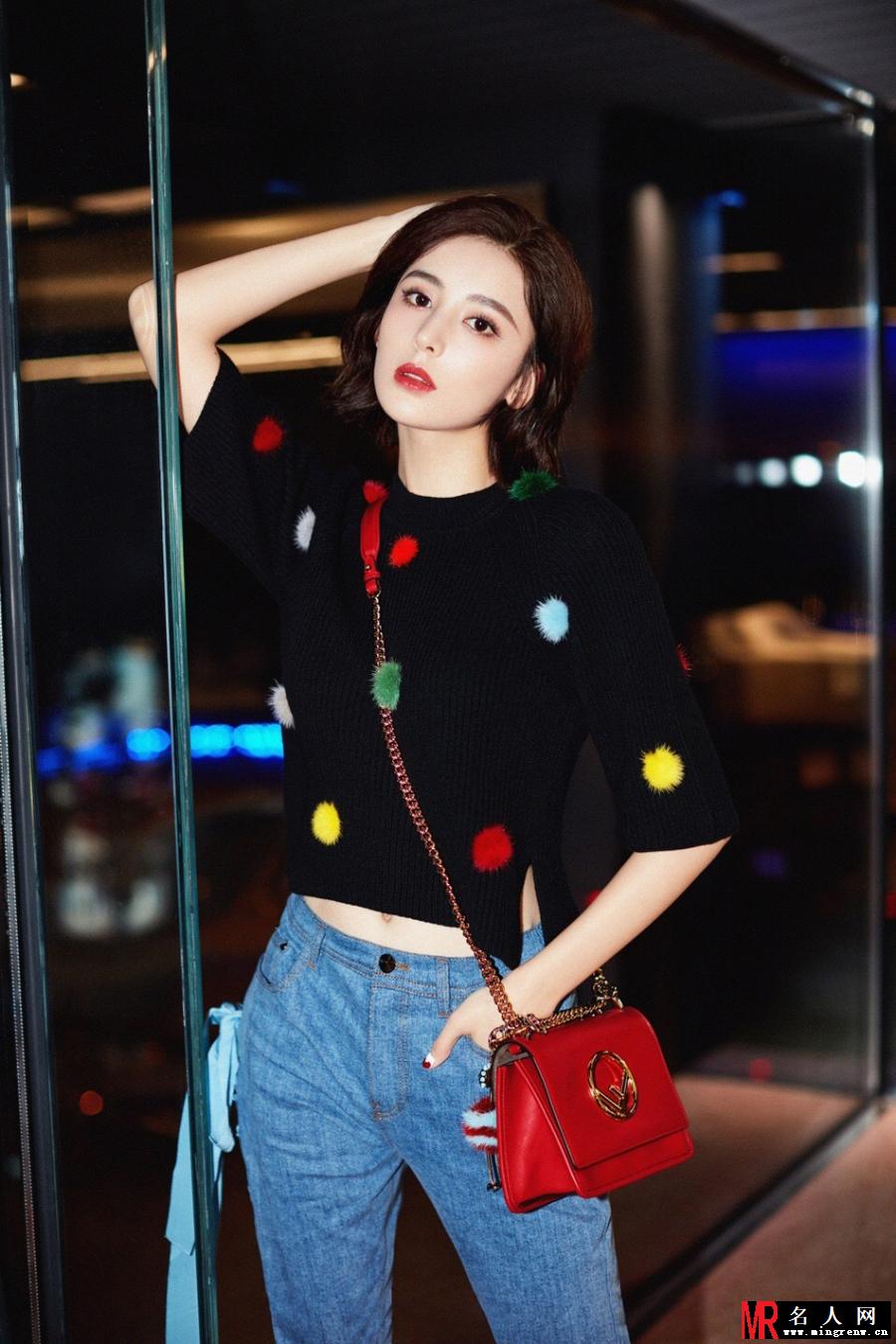 娜扎着装优雅时尚现身 俏皮甜美散发无限魅力(1)