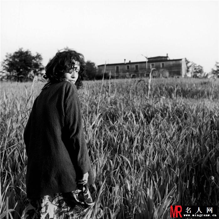 《她》女主角伊莎贝尔·于佩尔黑白写真(1)