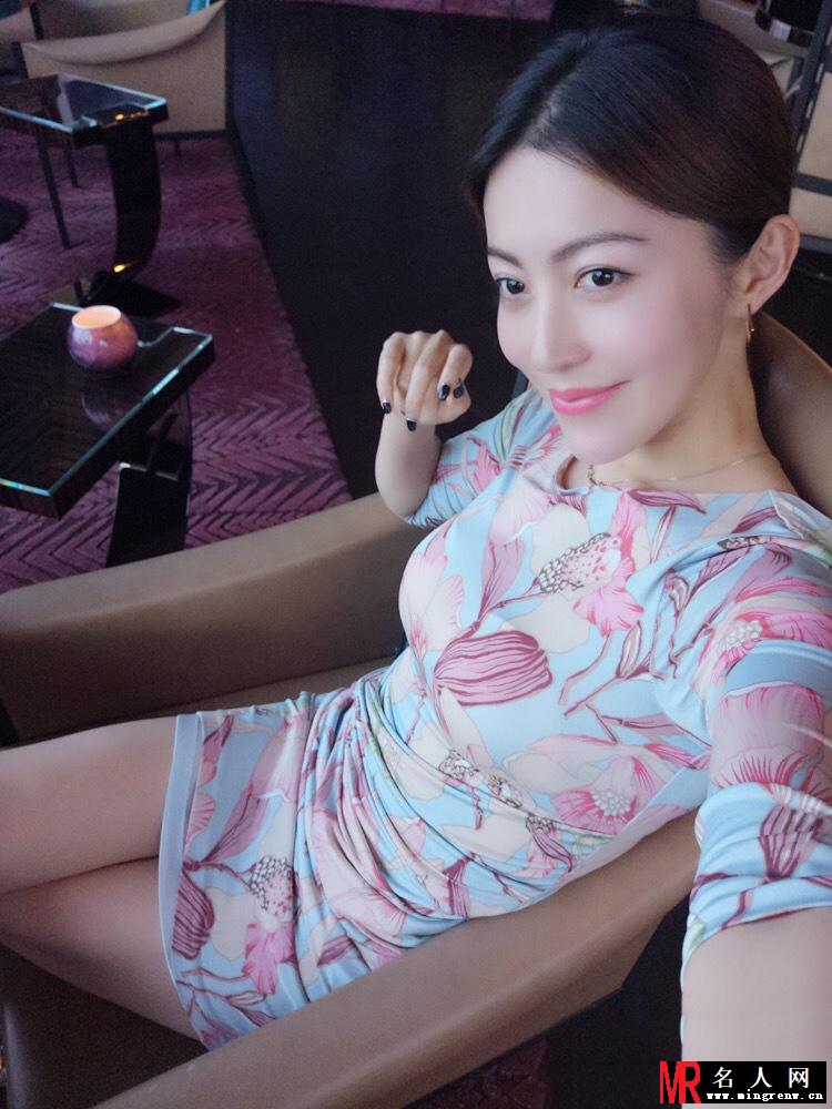 “王伯川”老婆邵思涵生活照(1)