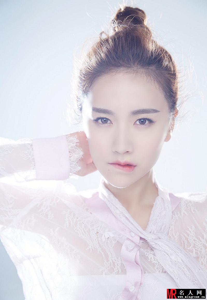李春嫒唯美写真 白皙似瓷娃娃(1)