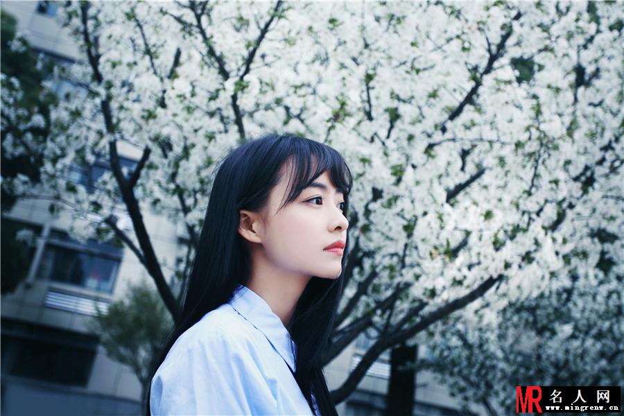 余心恬唯美写真 风格淡雅演绎初春森女(1)