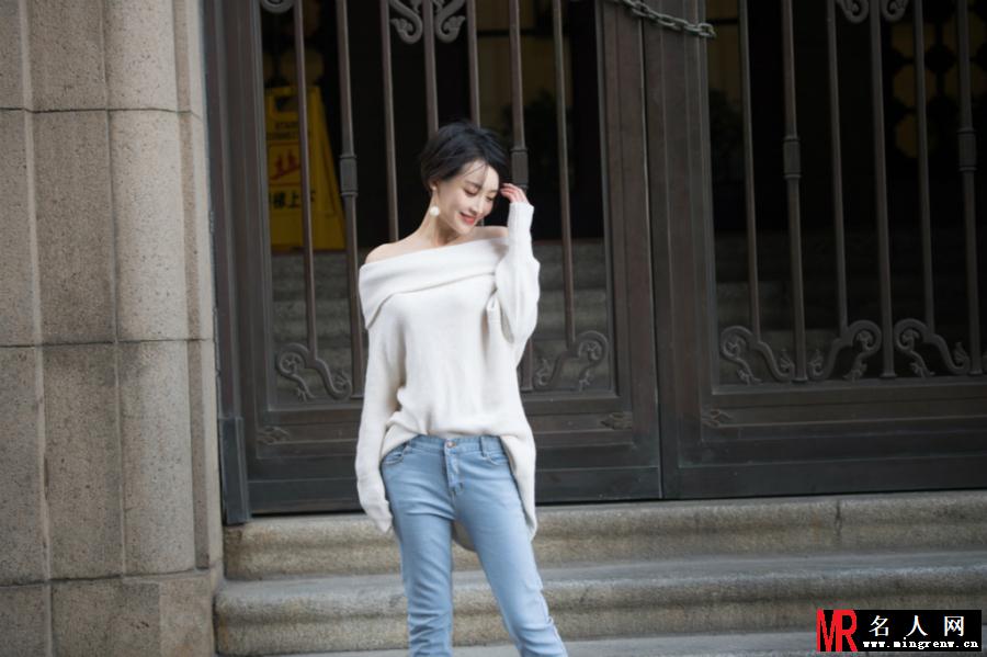 女星杨洋街拍大片 笑容比春光灿烂(1)