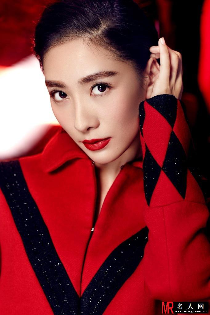 陶昕然新春写真 冷艳娇娃气场胜女王(1)