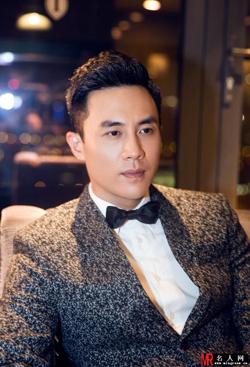 杜淳一身西装 尽显绅士风度(1)