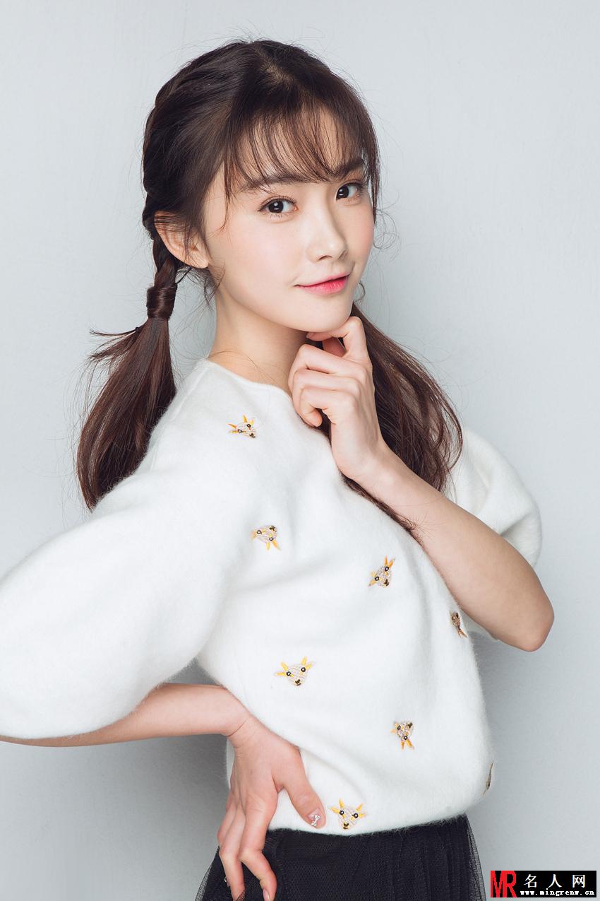 王俞清纯写真 上演楚楚动人双马尾少女(1)
