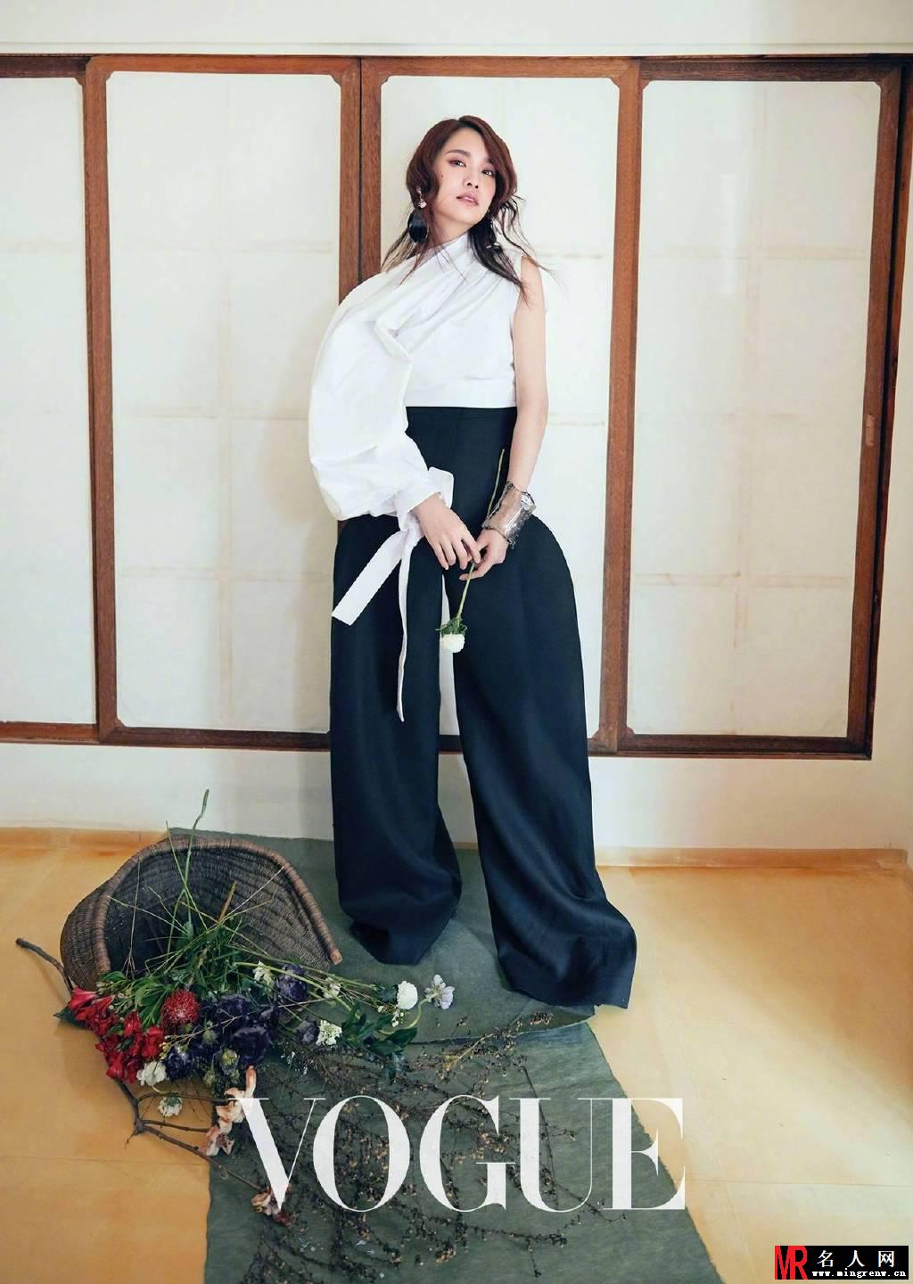 杨丞琳封面大片 造型知性高雅演绎“幸福女人”(1)