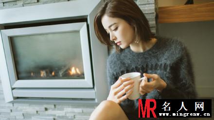 娜扎短发写真曝光 凭栏远望温婉动人(1)