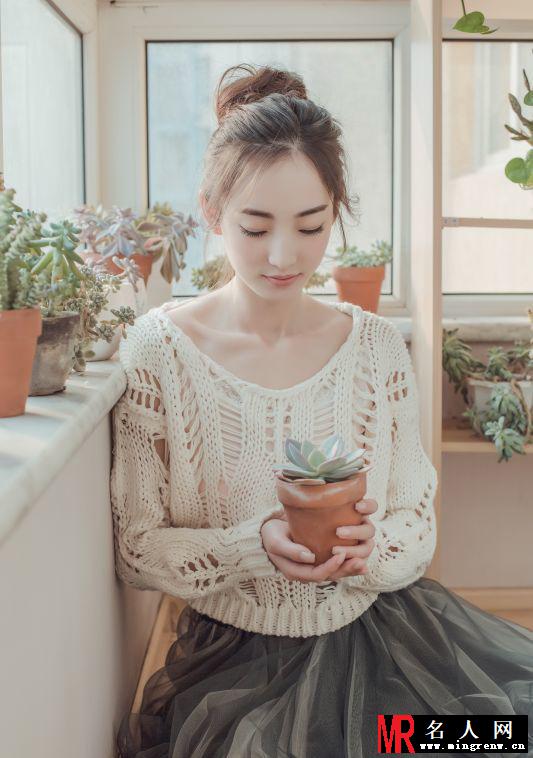 刘恬汝清纯丸子头写真(1)