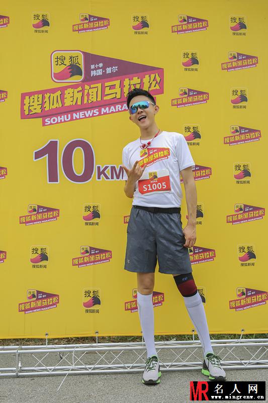 张皓然汉江畔热力开跑  挑战自己尽享运动之美(1)