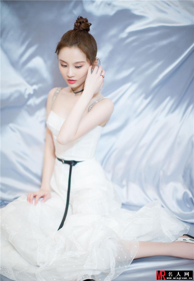 张慧雯白天鹅造型全新蜕变 甜美可爱少女MAX十足(1)