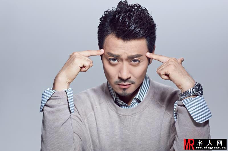 黄俊鹏熟男写真 眼神深邃从容显现熟男魅力(1)