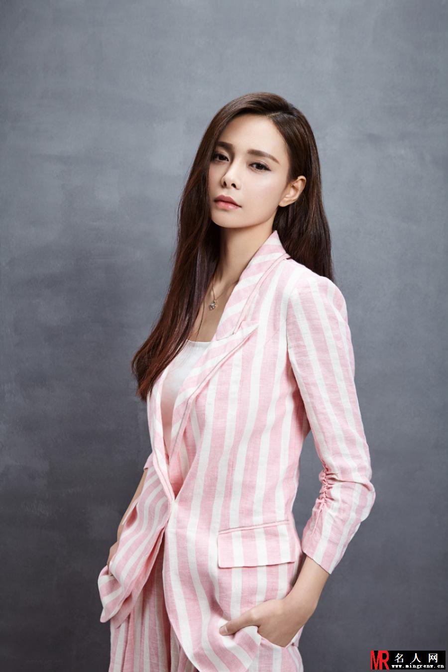 沈梦辰封面大片 沉静优雅女神范儿(1)
